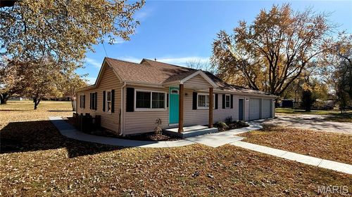 912 S Walnut St, Litchfield, IL, 62056-2544 | Card Image