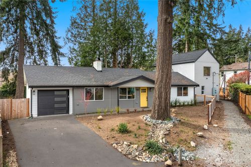 1402 N 136th St, Seattle, WA, 98133-7626 | Card Image