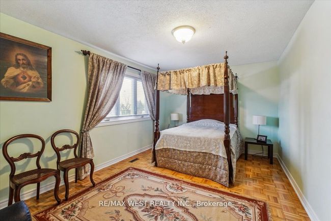 126 Charters Rd, House other with 5 bedrooms, 4 bathrooms and 2 parking in Brampton ON | Image 6