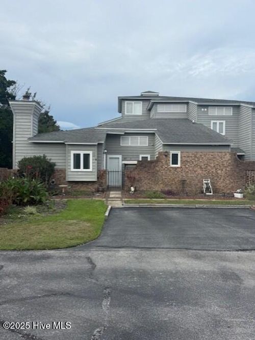 97 Bay Club Cir, Morehead City, NC, 28557-9637 | Card Image