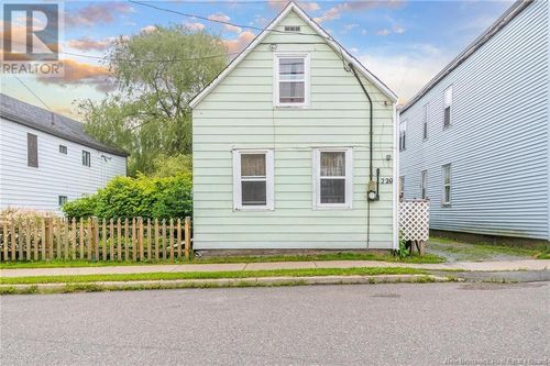 220 Rodney St, Saint John, NB, E2M1X4 | Card Image