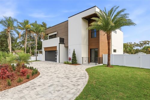 6907 N Boulevard, TAMPA, FL, 33604-4747 | Card Image