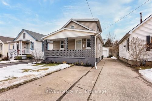 6413 Frederica St, Niagara Falls, ON, L2G1C5 | Card Image