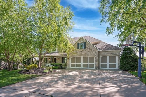 15225 Perry St, Overland Park, KS, 66221-7572 | Card Image