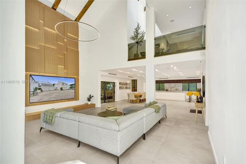 1977 S Oak Haven Cir, Miami, FL, 33179-2834 | Card Image