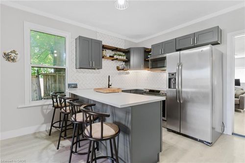 35 Shade St, Cambridge, ON, N1R4J6 | Card Image