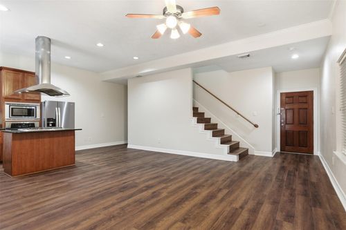 901 Mckinney Park Ln, Houston, TX, 77003-3642 | Card Image