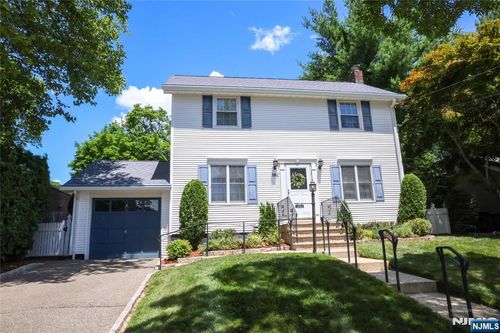 270 Kensington Rd, River Edge, NJ, 07661-1210 | Card Image