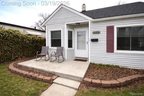 125 E 13 Mile Rd, Royal Oak, MI, 48073-2640 | Card Image