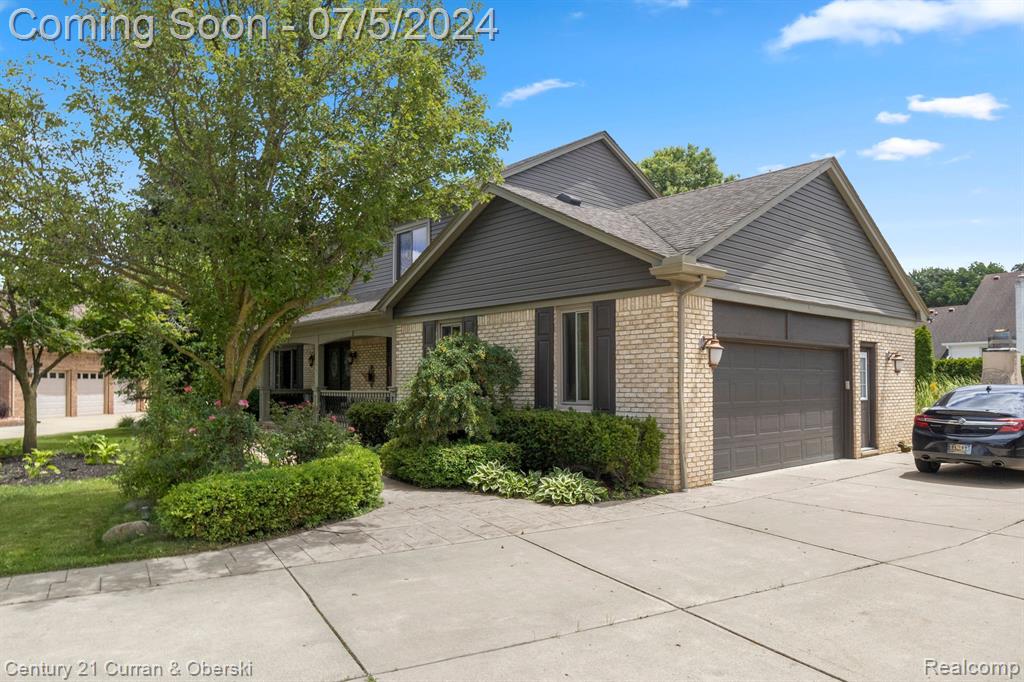 Coventry Ln, Shelby Township, MI 48315