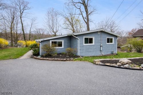 10 Laurel Trl, Kinnelon, NJ, 07405-2210 | Card Image