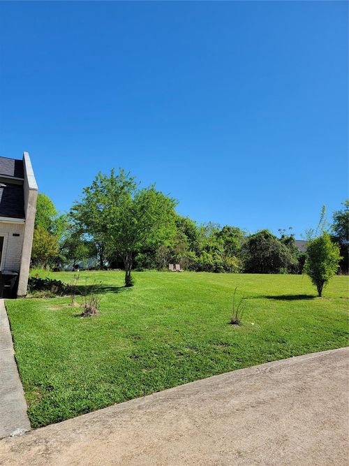 102 Capetown Way, Montgomery, TX, 77356-8840 | Card Image