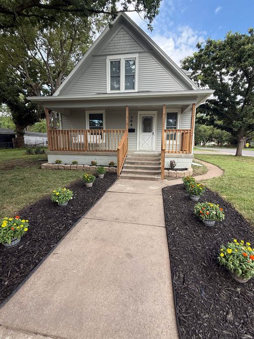 204 N Elizabeth St, Wichita, KS, 67203-6037 | Card Image