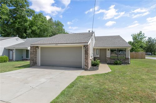 3320 W Olive St, Rogers, AR, 72756-1747 | Card Image