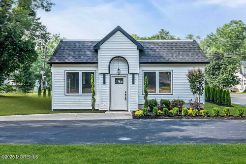 125 Casino Dr, Farmingdale, NJ, 07727-3703 | Card Image