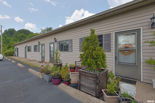 200 Woods Ln, Anna, IL, 62906-4177 | Card Image