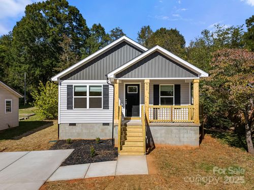 517 W Pine St, Maiden, NC, 28650-9647 | Card Image