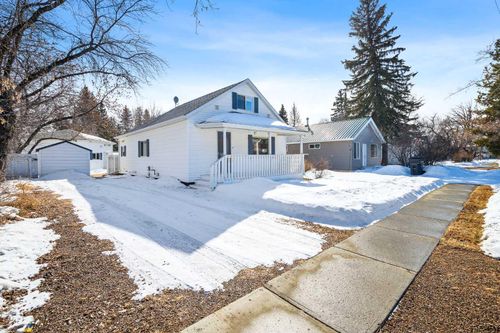 17 1 South Street, Marwayne, AB, T0B2X0 | Card Image