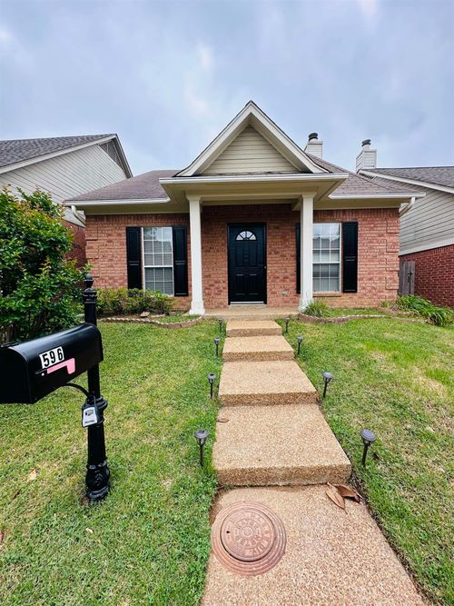 596 Ashley Glen Cir W, Cordova, TN, 38018-1054 | Card Image