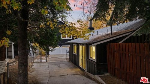 993 Cameron Dr, Big Bear Lake, CA, 92315 | Card Image