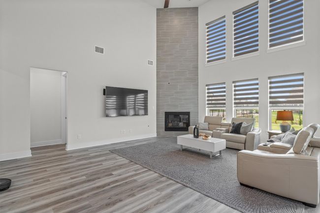 Large living room | Image 10