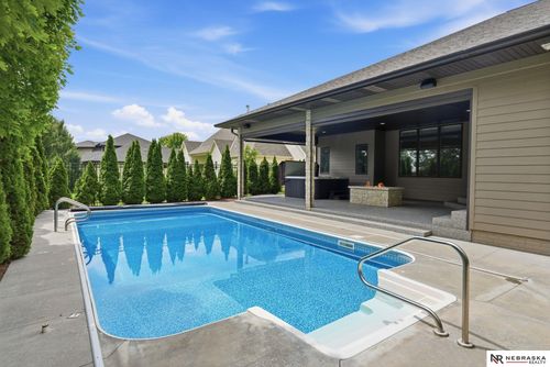 9700 Thornwood Cir, Lincoln, NE, 68512-4816 | Card Image
