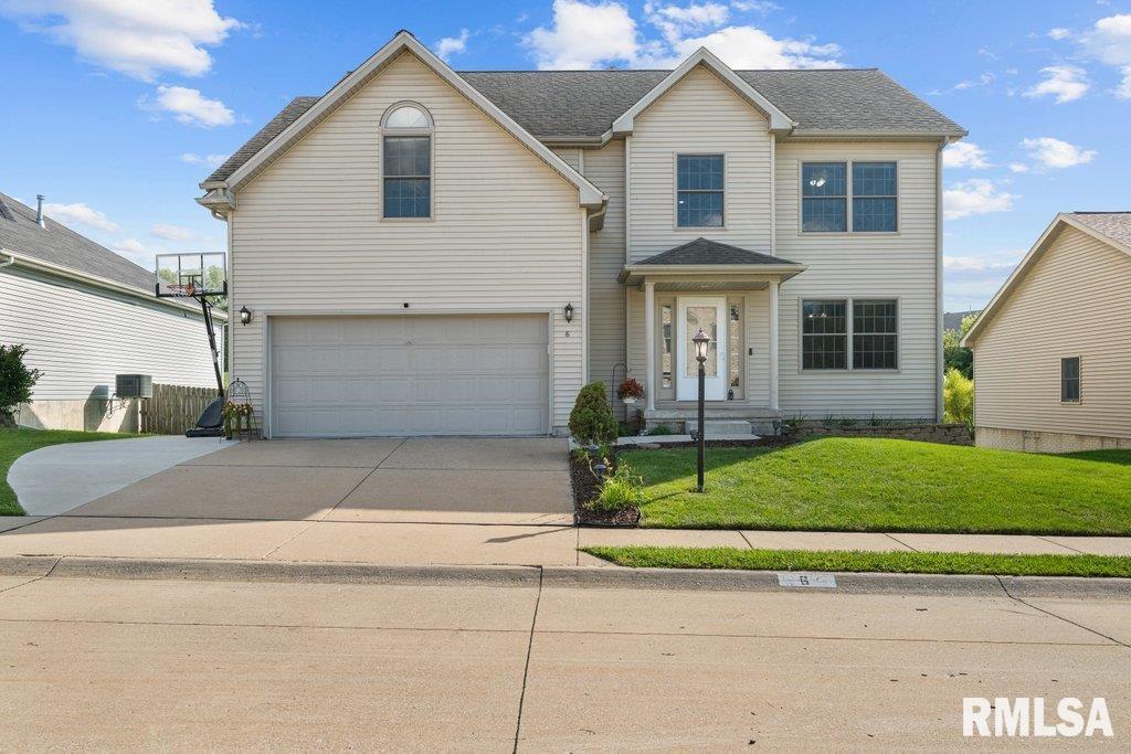 Hidden Valley Cir, Davenport, IA 52804