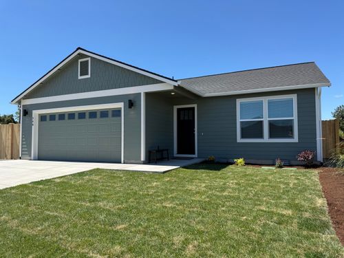 734 Ne Rickenbacker Rd, Madras, OR, 97741-6200 | Card Image