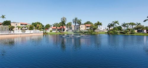 apt-301-5201 Geneva Way, Doral, FL, 33166-4661 | Card Image