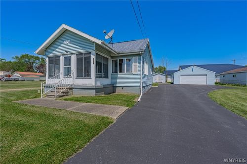 4784 Chester Ave, Niagara Falls, NY, 14305-1304 | Card Image
