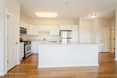 Stunning white kitchen cabinets, stainless steel a | Image 2