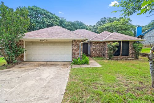616 Lake Crest Pkwy, Azle, TX, 76020-4848 | Card Image