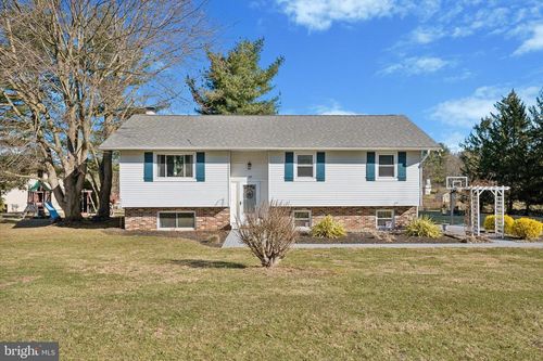 210 Valley Green Dr, COATESVILLE, PA, 19320-1197 | Card Image