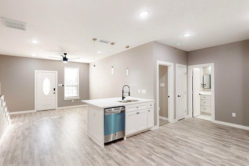 805 Fletcher St, Gainesville, TX, 76240-3073 | Card Image