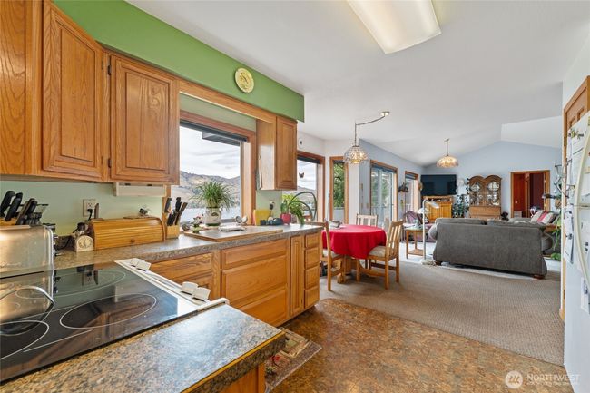 916 No See Um Rd, House other with 3 bedrooms, 3 bathrooms and 2 parking in Chelan WA | Image 13