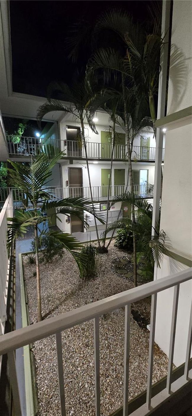 APT-207 - 4215 N University Dr, Condo with 2 bedrooms, 2 bathrooms and null parking in Sunrise FL | Image 14