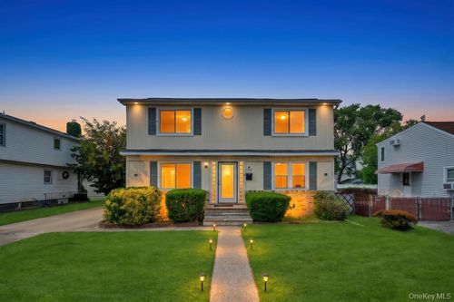 15 Farm Ln, Hicksville, NY, 11801-5944 | Card Image