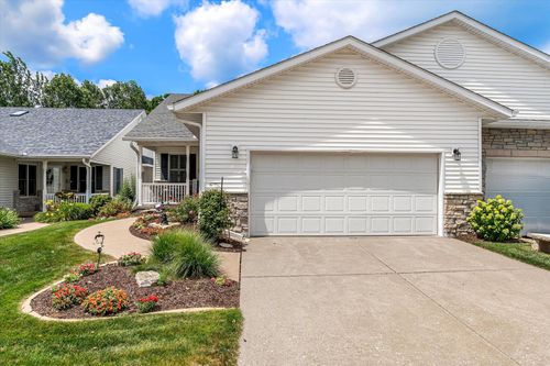 702 Wells Fargo Trl, Le Claire, IA, 52753-9229 | Card Image