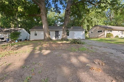 11318 Sycamore Ter, Kansas City, MO, 64134-3569 | Card Image