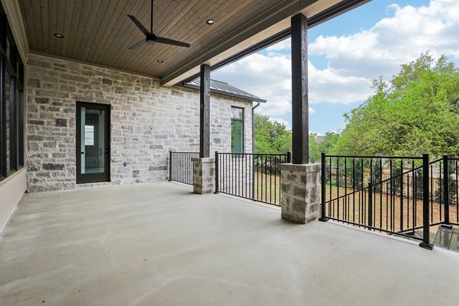 The peaceful Hill Country surroundings invite you to slow down and savor the view. | Image 10
