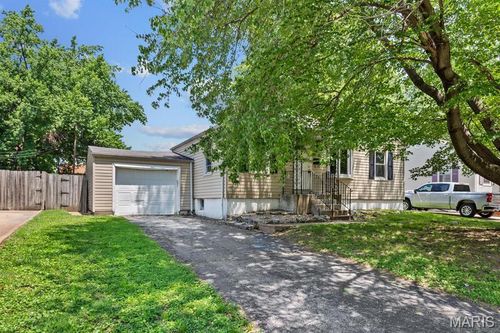1210 Saint Richard Dr, Florissant, MO, 63031-7747 | Card Image