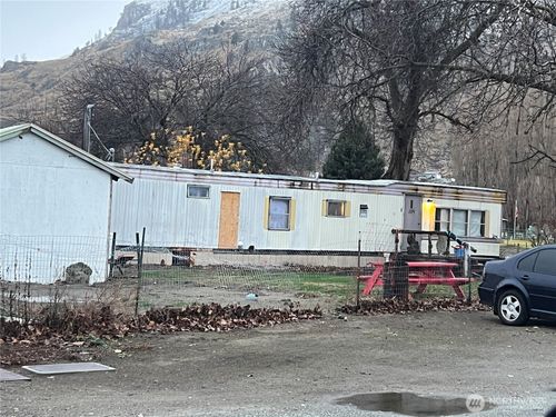 204 Davis Ave, Brewster, WA, 98812-9650 | Card Image