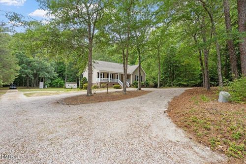 9424 N Manor Dr, Zebulon, NC, 27597-9145 | Card Image