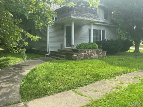 211 Edgar St, Gillespie, IL, 62033-1620 | Card Image
