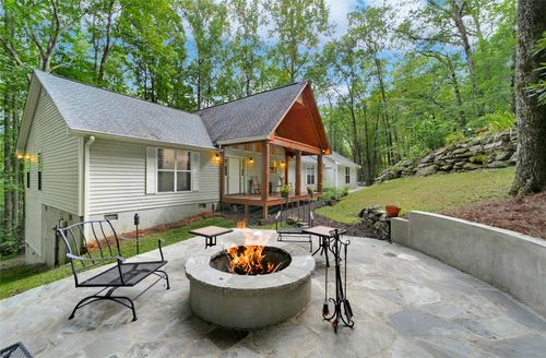 557 Country Club Est, Sapphire, NC, 28774-6676 | Card Image