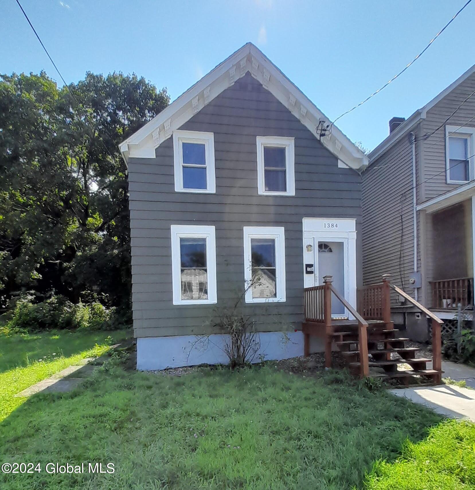Broadway , Rensselaer, NY 12144