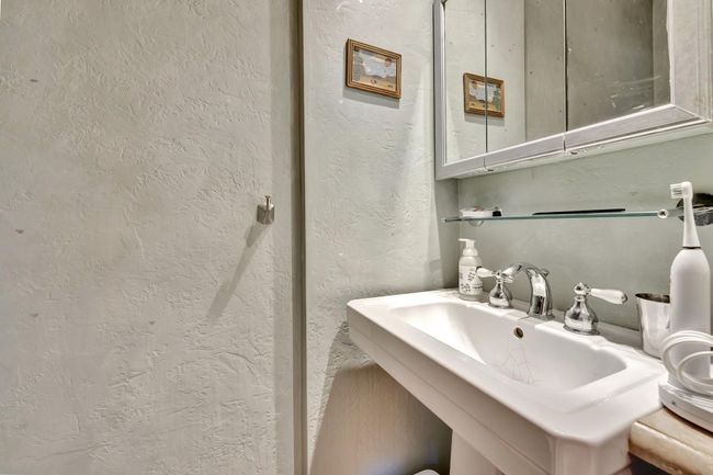 1401 Half bath | Image 32