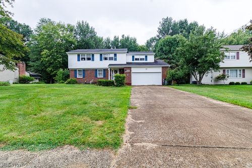 545 Oakridge Dr, Youngstown, OH, 44512-3147 | Card Image