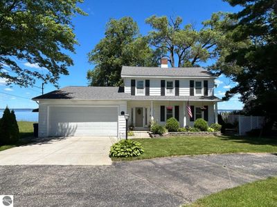 5536 W Houghton Lake Drive, House other with 3 bedrooms, 1 bathrooms and null parking in Houghton Lake MI | Image 1