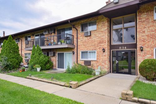 apt-210-834 E Old Willow Rd, Prospect Heights, IL, 60070-2123 | Card Image